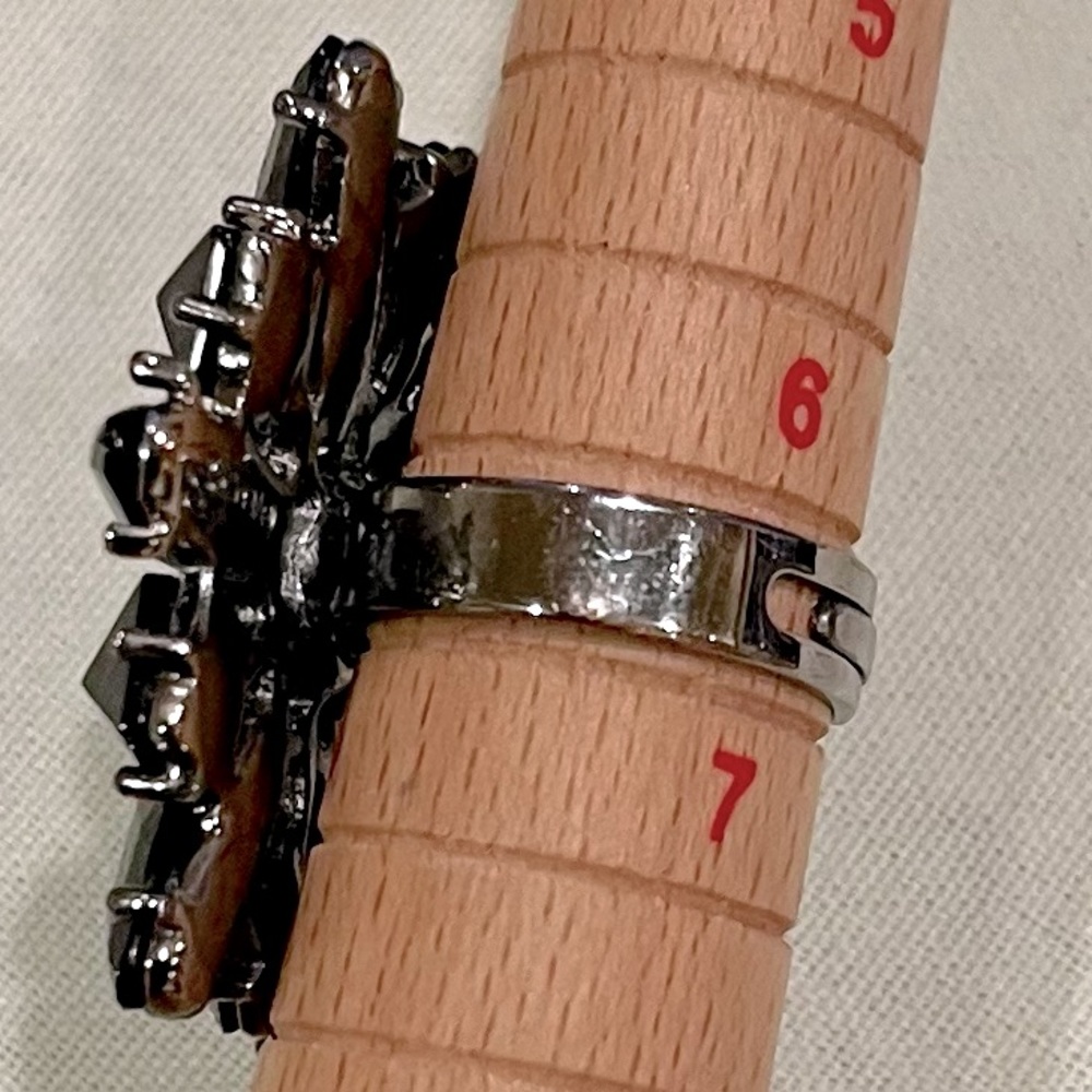 Givenchy Vintage Ring - Picture 10 of 16